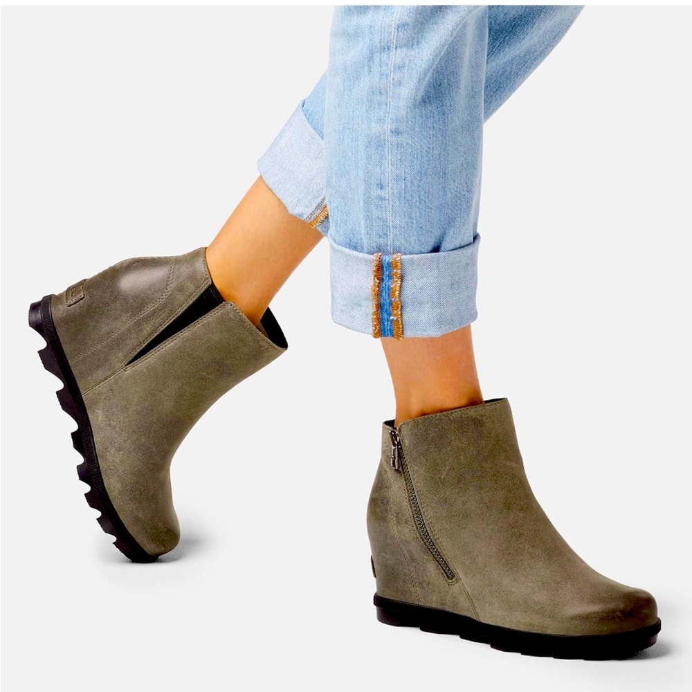 Sorel Women's Hoan of Arctic wedge boots